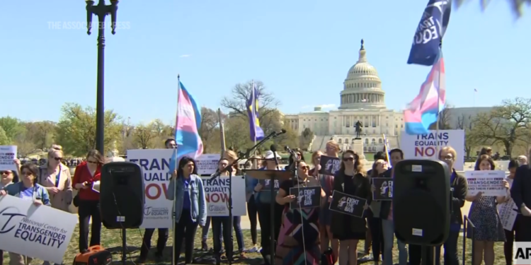 טראמפ מבטל את "האידיאולוגיה הטרנסג'נדרית" בצבא ארה"ב