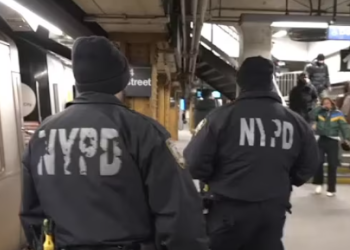 משטרת ניו יורק מחפשת אחר חשודים ש"גנבו" רכבת תחתית