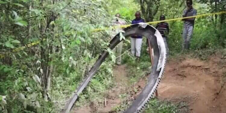 קניה: מה מקור חתיכת המתכת במשקל חצי הטון שנפלה בכפר במדינה