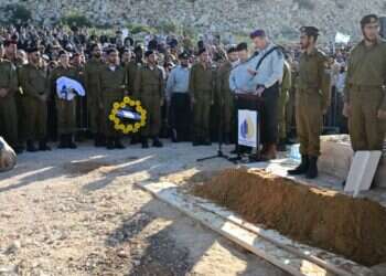 "עם ישראל חייב להתאחד": נבו פישר, שנפל בעזה, הובא למנוחות