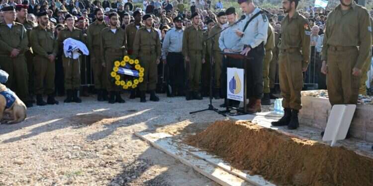 הלווית נבו פישר הי "עם ישראל חייב להתאחד": נבו פישר, שנפל בעזה, הובא למנוחות