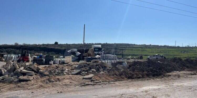 הריסת המבנים סמוך לפונדוק אחרי הפיגוע: המנהל האזרחי הרס מבנים פלסטיניים באזור פונדוק