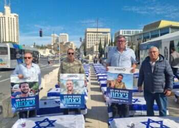 עשרות ארונות קבורה הוצבו על ידי פורום הגבורה: "עבורנו זה לא היה מיצג אלא מציאות"