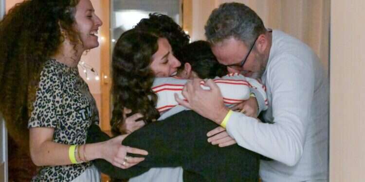 רגעי האיחוד המרגש של החטופות ומשפחותיהן. צילום: דובר צה אם לא נפרק את שלטון חמאס – אין עתיד לרצועת עזה