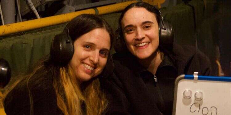 "שרדתי!": תיעוד רגעי המפגש של החטופות המשוחררות עם האמהות