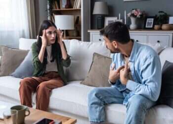 המעגל ההרסני בזוגיות: איך לצאת מדפוס הקורבן-תוקפן?