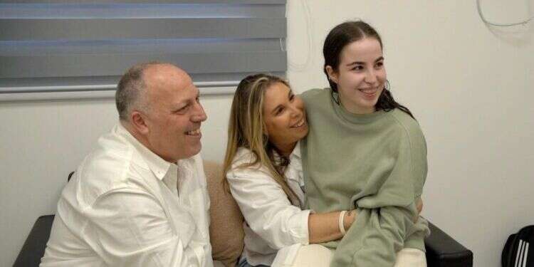 תיעוד רגעי המפגש: אגם ברגר התאחדה עם משפחתה