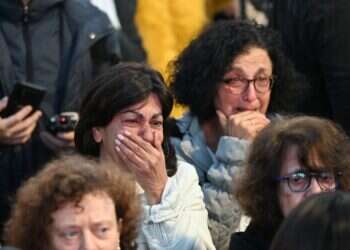 "היום אני רק בשמחה": אלפים חגגו את שובן של החטופות בכיכר