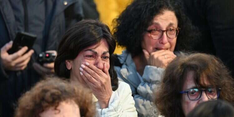 חוגגים את שובן של החטופות לישראל. צילום: פאוטינה פטימר "היום אני רק בשמחה": אלפים חגגו את שובן של החטופות בכיכר