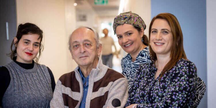 חומרים פסיכדליים אינם תרופת פלא. צוות  חומרים פסיכדליים אינם תרופת פלא. צוות "מטיב", מימין: דליה עמית־זיוון, ד"ר אנה הרווד־גרוס, ד"ר דני ברום, ד"ר מוריה רחמני. צילום: אריק סולטן