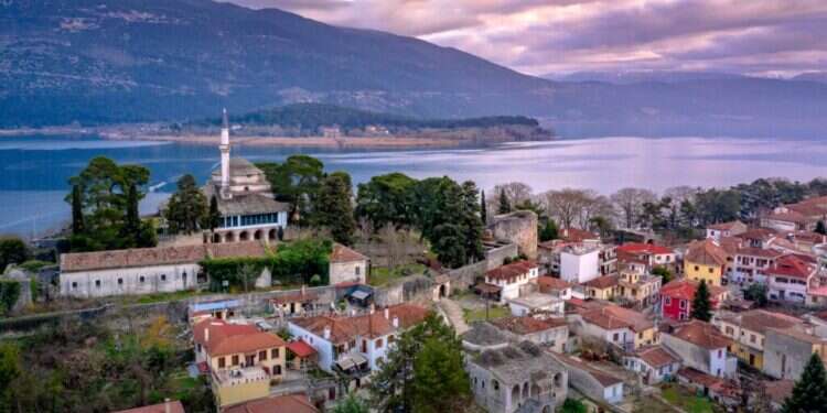 העיר יאנינה. צילום: שאטרסטוק העיר יאנינה. צילום: שאטרסטוק