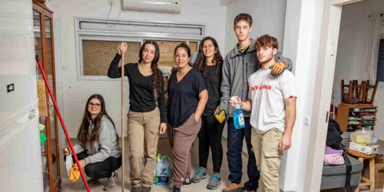 צילום: נעמה שטרן "אנחנו יודעים שאנחנו נכנסים לבית פרטי של אנשים. אנחנו באים רק לעזור"