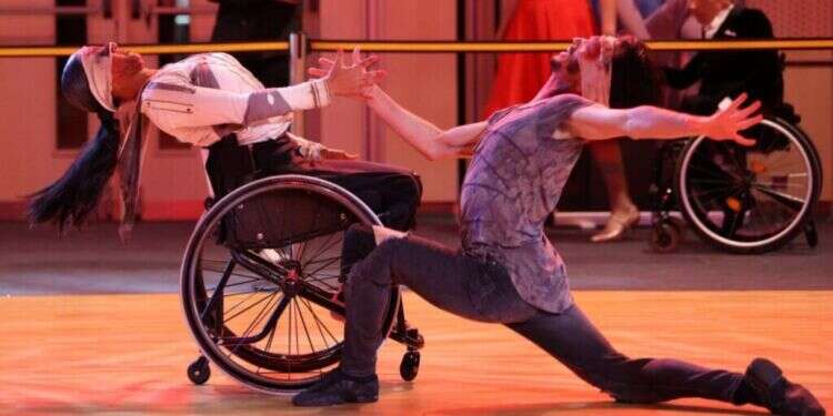 לספר על הכאב. ריקוד החטופים באליפות. צילום: קרן איזקסון