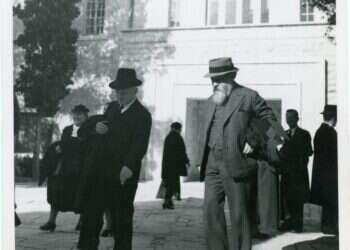 שוקן ומרטין בובר באוניברסיטה העברית בהר הצופים. צילום: טים נחום גידל, באדיבות מכון שוקן למחקר היהדות, JTS שוקן ומרטין בובר באוניברסיטה העברית בהר הצופים. צילום: טים נחום גידל, באדיבות מכון שוקן למחקר היהדות, JTS