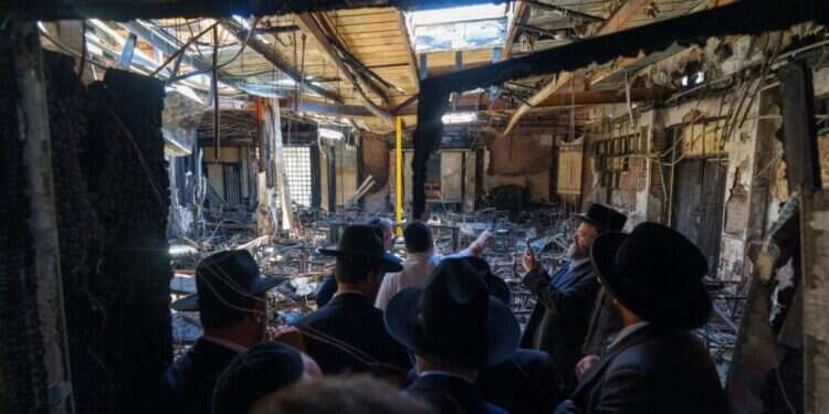 בית הכנסת "עדת ישראל" במלבורן שהוצת בחודש דצמבר 2024. צילום: AFP