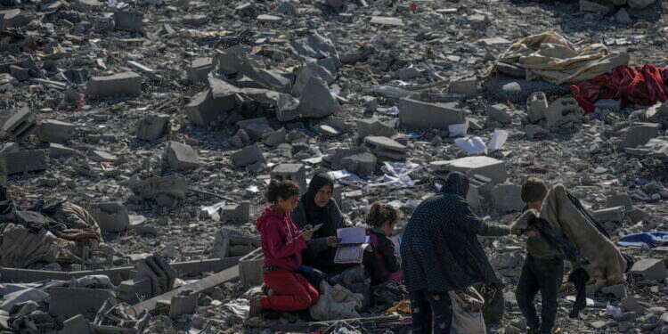 ממראות ההרס בעזה. צילום: EPA ממראות ההרס בעזה צילום: EPA