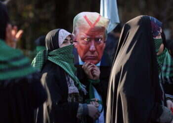 הפגנה נגד טראמפ באיראן, צילום: EPA/ABEDIN TAHERKENAREH