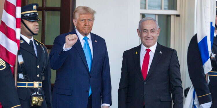 ברכה, לא רק למתנחלים. הצהרת טראמפ ונתניהו, השבוע. צילום: EPA ברכה, לא רק למתנחלים. הצהרת טראמפ ונתניהו, השבוע. צילום: EPA