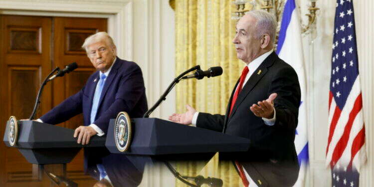 ברכה, לא רק למתנחלים. הצהרת טראמפ ונתניהו, השבוע. צילום: EPA ברכה, לא רק למתנחלים. הצהרת טראמפ ונתניהו, השבוע. צילום: EPA