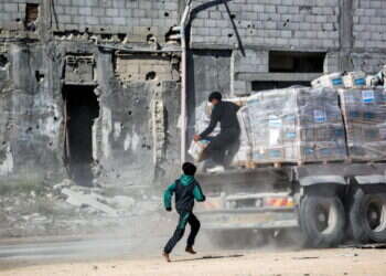 באחד המשלוחים נתפסו אלף פאקטים של סיגריות. מחירה של חפיסת סיגריות הגיעה במהלך המלחמה למחיר של 170 שקלים ויותר, שהם כמעט 2 מיליון שקלים של הכנסה. צילום: AFP