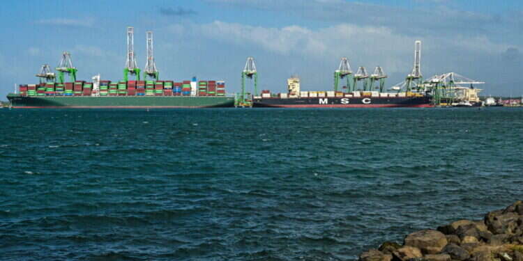 תעלת פנמה: האיומים של טראמפ הצליחו – עתירה נגד החברה הסינית