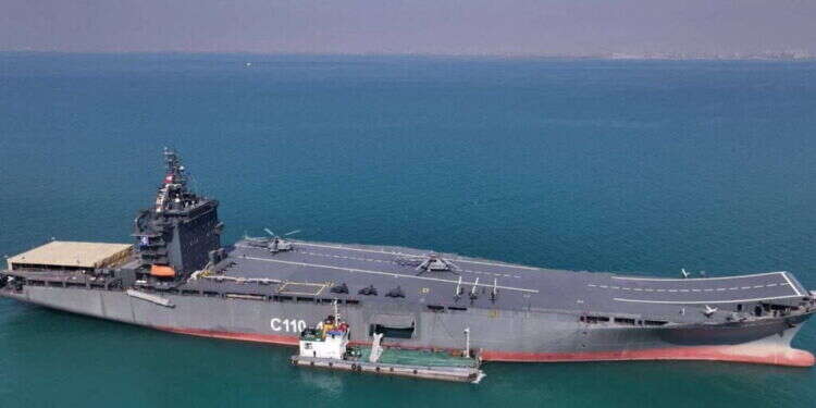 נושאת המטוסים החדשה. צילום: AFP כלי חדש במשחק: איראן חונכת את נושאת המל"טים הראשונה שלה