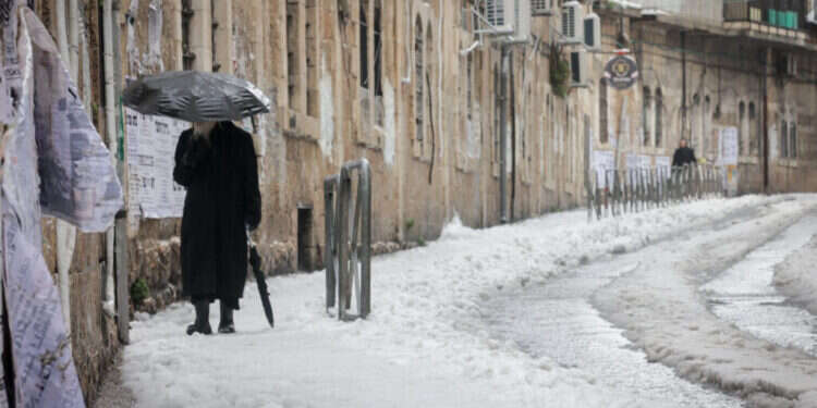 שלג בירושלים, אילוסטרציה. צילום: נתי שוחט - פלאש 90
 מתכוננים לקור ולשלג: כך תיערכו לסופה המתקרבת
