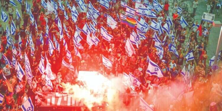 הפגנה בתל־אביב נגד הרפורמה המשפטית, ספטמבר 2023. צילום: אבשלום ששוני, פלאש 90 הפגנה בתל־אביב נגד הרפורמה המשפטית, ספטמבר 2023. צילום: אבשלום ששוני, פלאש 90