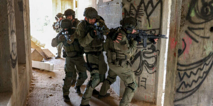 מילואימניקים בתרגיל. צילום: דוד כהן, פלאש 90 מילואימניקים בתרגיל. צילום: דוד כהן, פלאש 90