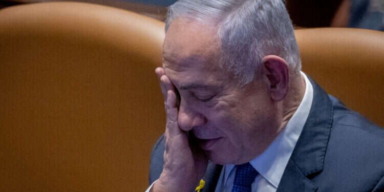 ראש הממשלה בנימין נתניהו. צילום: חיים גולדברג - פלאש 90 השופטים צריכים להתעשת: ישראל זקוקה למנהיג במשרה מלאה