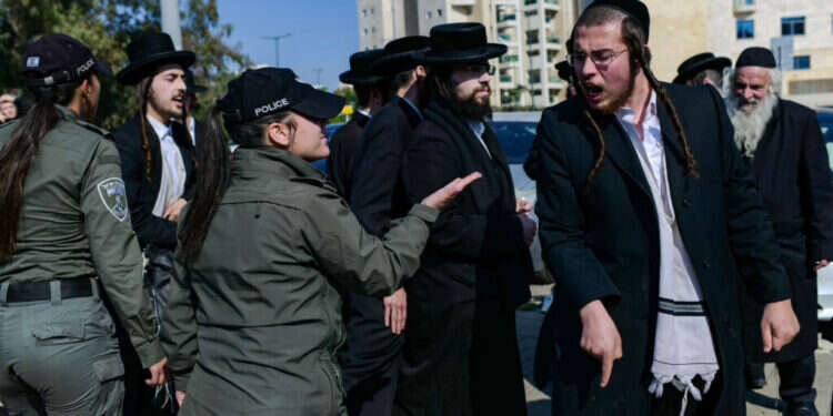 הפגנות חרדים נגד הגיוס. צילום: תומר נויברג, פלאש 90 הפגנות חרדים נגד הגיוס. צילום: תומר נויברג, פלאש 90