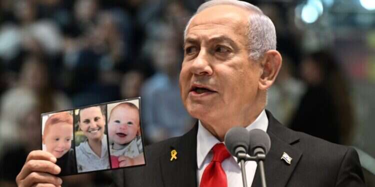 ראש הממשלה בנימין נתניהו בטקס סיום קורס קצינים קרביים. צילום: חיים צח / לע נתניהו: "כל חטופינו יחזרו הביתה, עזה תפורז והכוח הלוחם יפורק"