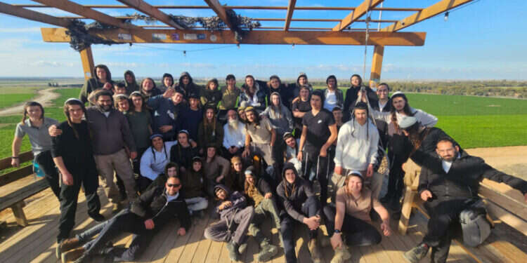 צעירי קהילת שובה במסע תקומה בעוטף עזה. באדיבות המרואיינים