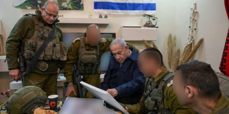 ראש הממשלה בנימין נתניהו במחנה הפליטים בטול-כרם. צילום: מעיין טואף / לע״מ