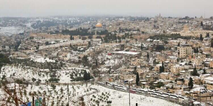 שלג בירושלים. צילום: ארנון בוסאני לקראת הסערה המתקרבת: ירושלים נערכת לשלג