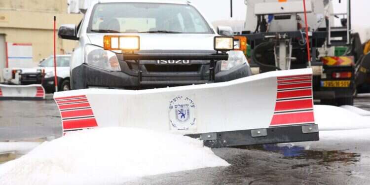 שלג בירושלים. צילום: ארנון בוסאני לקראת הסערה המתקרבת: ירושלים נערכת לשלג