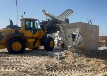 עבודת שיקום בחוף זיקים. צילום: דוברות והסברה חוף אשקלון