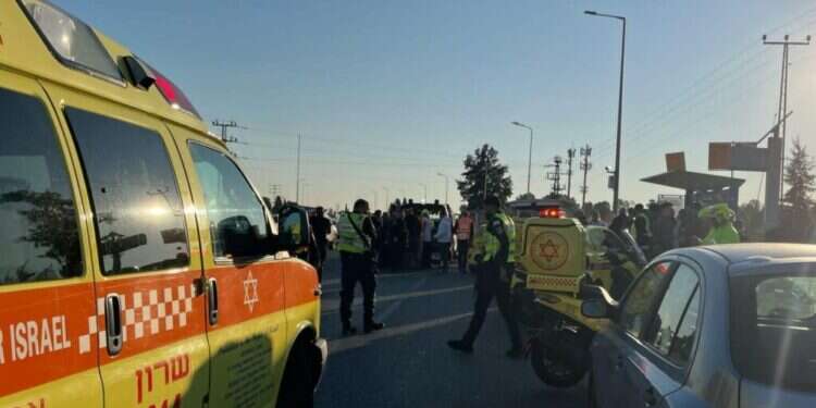 זירת הפיגוע בצומת כרכור. צילום: תיעוד מבצעי מד הפיגוע בצומת כרכור: קרב גרסאות בין צה"ל למשטרה על זהות המחבל