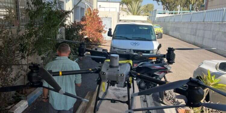 רחפני הברחה שתפסה המשטרה. צילום: דוברות המשטרה גבולות פרוצים: אמצעי לחימה מוברחים לישראל באין מפריע