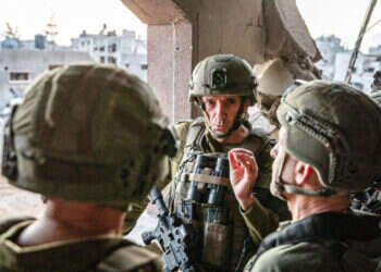 היה מפוקס וחד גם ב־7 באוקטובר. הרמטכ"ל הרצי הלוי עם ראש השב"כ רונן בר ואלוף ירון פינקלמן בתל א־סולטאן. צילום: דובר צה"ל