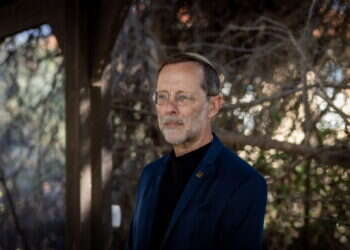 משה פייגלין בביתו בקרני־שומרון, השבוע. צילום: אריק סולטן