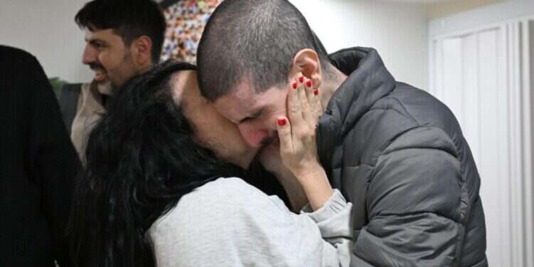 שלושת החטופים ששוחררו משבי חמאס "נראים כניצולי שואה"