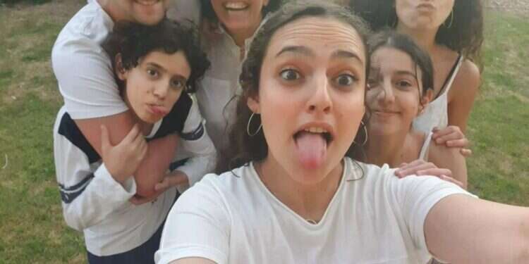 רומי גונן ומשפחתה. צילום: באדיבות המשפחה כשרומי חזרה השאלה "מה הזכות שלי עכשיו?" התעוררה שוב