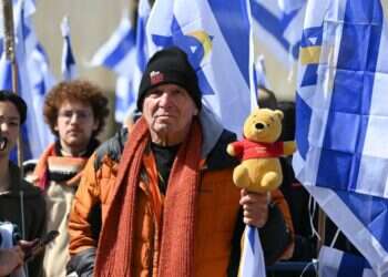 "זה לא יום למחות ולהתווכח": התכנסות המונית בכיכר החטופים בתל אביב