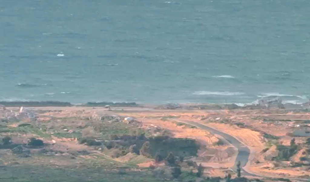 תיעוד הרכבים חולפים צפונה על פני ציר נצרים באין מפריע