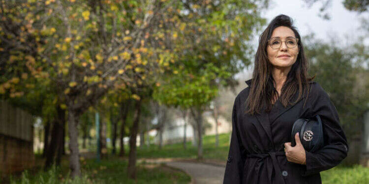 סיגל בר צבי
קצינת משטרה ישראלית בדימוס בדרגת ניצב. כראש אגף המבצעים , כסגנית מפקד מחוז דרום, ראש חטיבת השיטור באגף המבצעים, ראש חטיבת קהילה ומתנדבים ומפקדת מרחב איילון במחוז תל אביב, צילום: אבישג שאר־ישוב "האם אנחנו יכולים לומר 'הם לא משתפים פעולה אז שימותו'?"