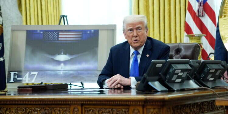 הנשיא טראמפ משיק את מטוס הקרב החדש F47, צילום: EPA/YURI GRIPAS / POOL הנשיא טראמפ משיק את מטוס הקרב החדש F47, צילום: EPA/YURI GRIPAS / POOL