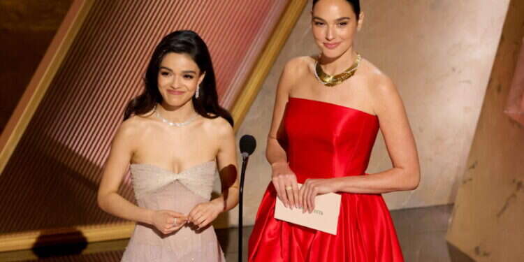 גל גדות ורייצ'ל זגלר בטקס האוסקר 2025. צילום: KEVIN WINTER / GETTY IMAGES NORTH AMERICA / Getty Images via AFP הסרט האנטי ישראלי זכה: סיכום טקס האוסקר לשנת 2025