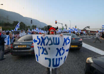 ד' זה ד-מו-קרט-יה: מילון הקיטוב השלם והמעודכן