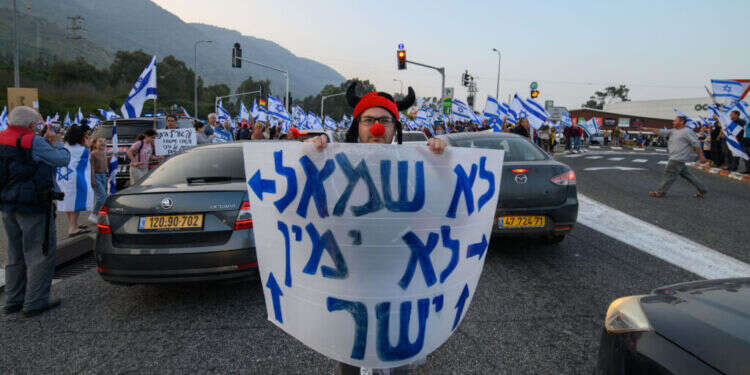 ד' זה ד-מו-קרט-יה: מילון הקיטוב השלם והמעודכן